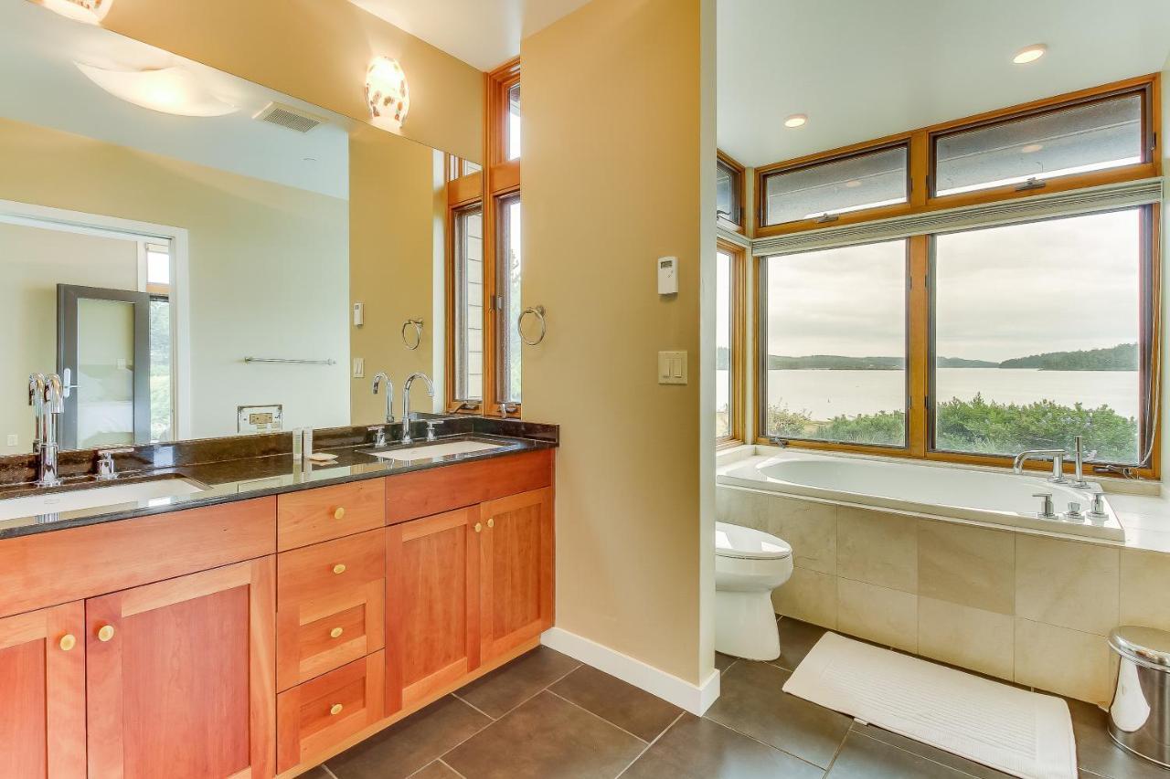Villa Fidalgo Island Waterfront Stunner Anacortes Exterior foto